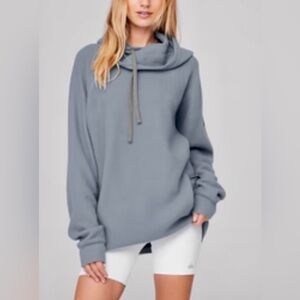 ALO YOGA Triumph Hoodie (Steel Blue)
|